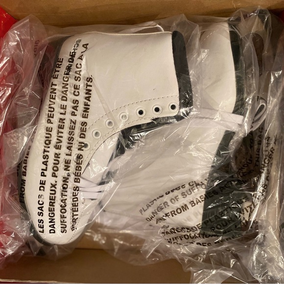 Girls Figure Skates - Picture 3 of 4